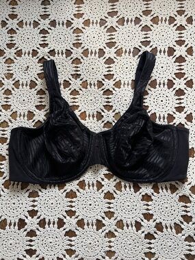 Olga black zebra stripe bra style 35981 size 42D